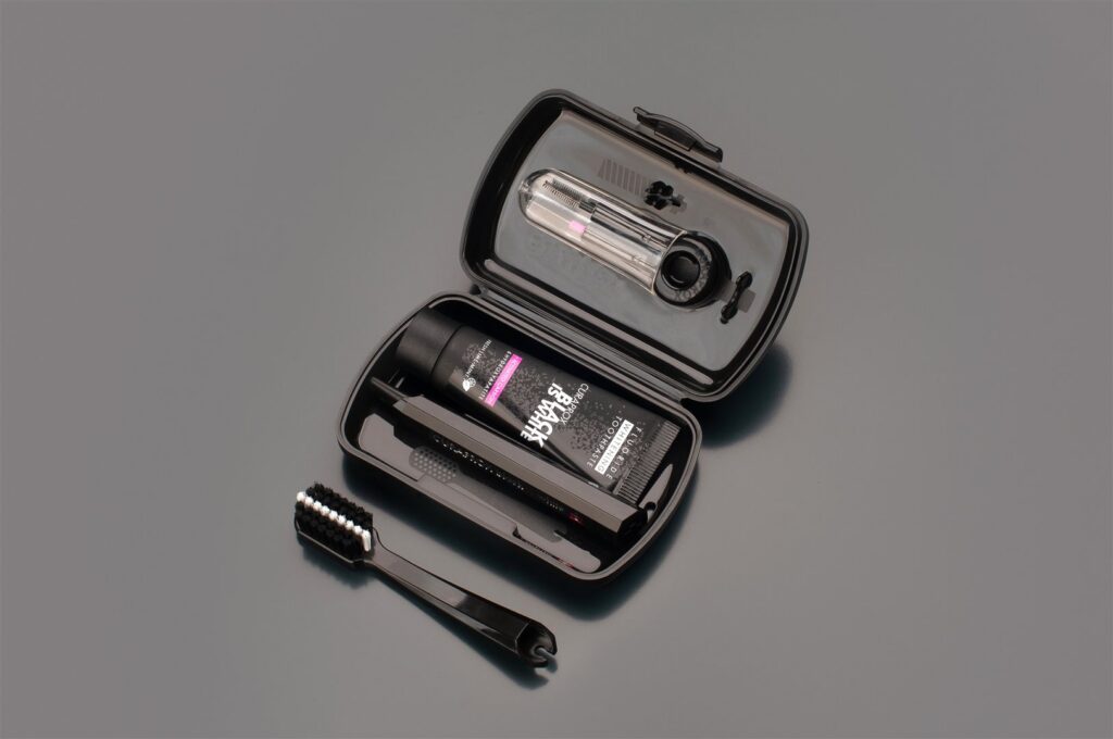 CURAPROX travel set black is white